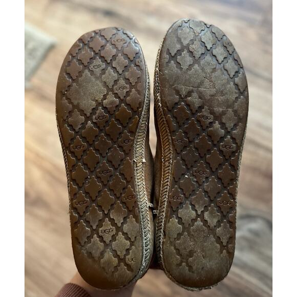 Ugg Garnet Chestnut Sheepskin Suede Ankle Boots Size 8.5 Toggle Closure Women’s - Picture 7 of 10